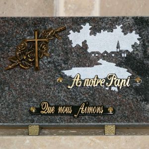 Plaque granit litho village bronze croix