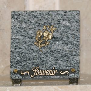 Plaque granit gris carré bronze fleurs